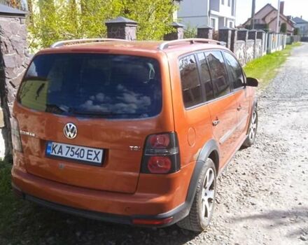 Помаранчевий Фольксваген Кросс Туран, об'ємом двигуна 1.4 л та пробігом 370 тис. км за 5500 $, фото 4 на Automoto.ua