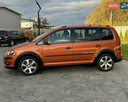 Оранжевый Фольксваген Кросс Туран, объемом двигателя 1.4 л и пробегом 232 тыс. км за 8300 $, фото 12 на Automoto.ua
