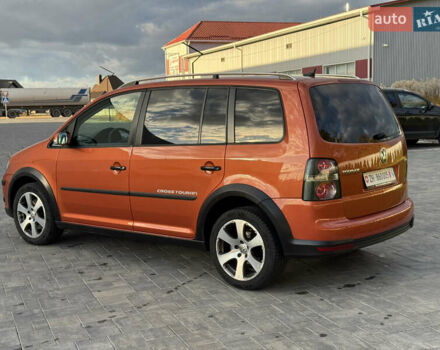 Оранжевый Фольксваген Кросс Туран, объемом двигателя 1.4 л и пробегом 232 тыс. км за 8300 $, фото 14 на Automoto.ua