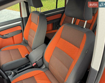 Оранжевый Фольксваген Кросс Туран, объемом двигателя 1.4 л и пробегом 232 тыс. км за 8300 $, фото 61 на Automoto.ua