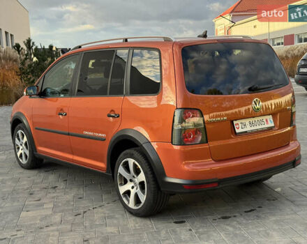 Оранжевый Фольксваген Кросс Туран, объемом двигателя 1.4 л и пробегом 232 тыс. км за 8300 $, фото 15 на Automoto.ua