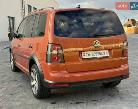 Оранжевый Фольксваген Кросс Туран, объемом двигателя 1.4 л и пробегом 232 тыс. км за 8300 $, фото 20 на Automoto.ua