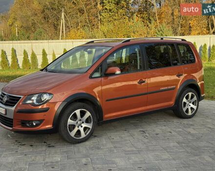 Оранжевый Фольксваген Кросс Туран, объемом двигателя 1.4 л и пробегом 232 тыс. км за 8300 $, фото 11 на Automoto.ua