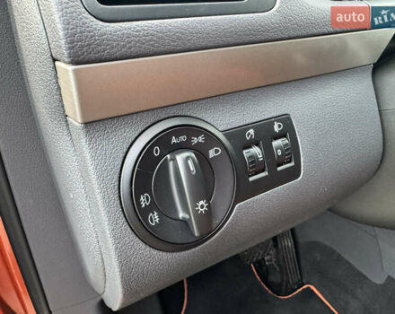 Оранжевый Фольксваген Кросс Туран, объемом двигателя 1.4 л и пробегом 232 тыс. км за 8300 $, фото 70 на Automoto.ua