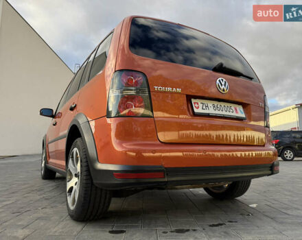 Оранжевый Фольксваген Кросс Туран, объемом двигателя 1.4 л и пробегом 232 тыс. км за 8300 $, фото 21 на Automoto.ua