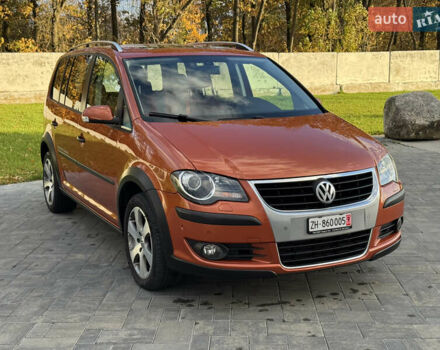 Оранжевый Фольксваген Кросс Туран, объемом двигателя 1.4 л и пробегом 232 тыс. км за 8300 $, фото 4 на Automoto.ua