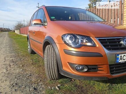 Фольксваген Кросс Туран 2008 в Камень-Каширский на Automoto.ua Оранжевый Фольксваген Кросс Туран, объемом двигателя 0 л и пробегом 273 тыс. км за 8500 $, фото 1 на Automoto.ua