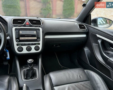 Белый Фольксваген Эос, объемом двигателя 1.39 л и пробегом 104 тыс. км за 8700 $, фото 17 на Automoto.ua