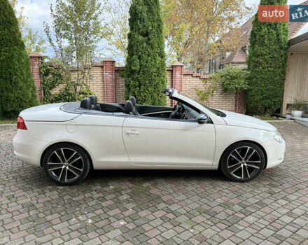 Белый Фольксваген Эос, объемом двигателя 1.39 л и пробегом 104 тыс. км за 8700 $, фото 6 на Automoto.ua