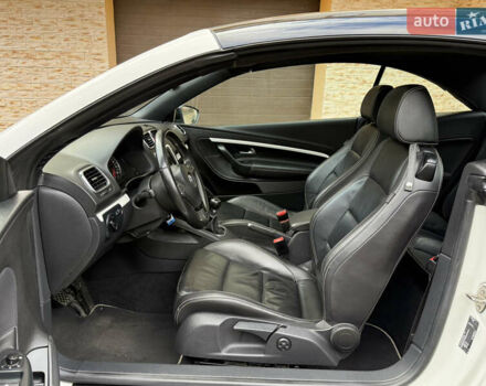 Белый Фольксваген Эос, объемом двигателя 1.39 л и пробегом 104 тыс. км за 8700 $, фото 22 на Automoto.ua