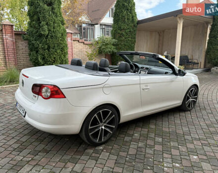 Белый Фольксваген Эос, объемом двигателя 1.39 л и пробегом 104 тыс. км за 8600 $, фото 7 на Automoto.ua