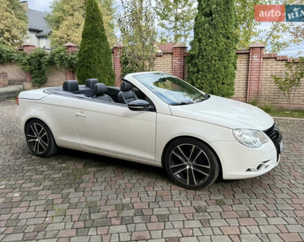 Белый Фольксваген Эос, объемом двигателя 1.39 л и пробегом 104 тыс. км за 8700 $, фото 5 на Automoto.ua