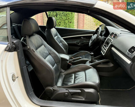 Белый Фольксваген Эос, объемом двигателя 1.39 л и пробегом 104 тыс. км за 8700 $, фото 24 на Automoto.ua