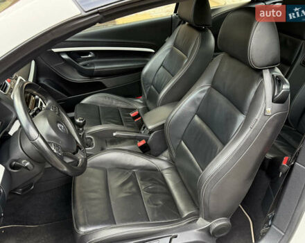 Белый Фольксваген Эос, объемом двигателя 1.39 л и пробегом 104 тыс. км за 8600 $, фото 23 на Automoto.ua