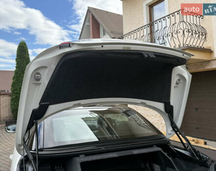 Белый Фольксваген Эос, объемом двигателя 1.39 л и пробегом 104 тыс. км за 8700 $, фото 33 на Automoto.ua