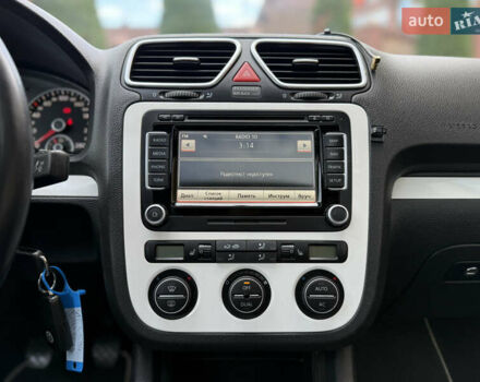 Белый Фольксваген Эос, объемом двигателя 1.39 л и пробегом 104 тыс. км за 8600 $, фото 18 на Automoto.ua