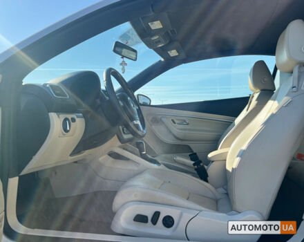 Белый Фольксваген Эос, объемом двигателя 2 л и пробегом 180 тыс. км за 9300 $, фото 9 на Automoto.ua