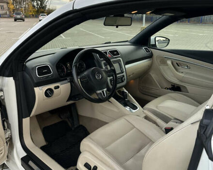 Белый Фольксваген Эос, объемом двигателя 1.98 л и пробегом 245 тыс. км за 9600 $, фото 13 на Automoto.ua