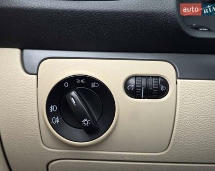 Чорний Фольксваген Еос, об'ємом двигуна 2 л та пробігом 124 тис. км за 6199 $, фото 54 на Automoto.ua