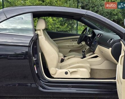 Чорний Фольксваген Еос, об'ємом двигуна 2 л та пробігом 124 тис. км за 6199 $, фото 13 на Automoto.ua