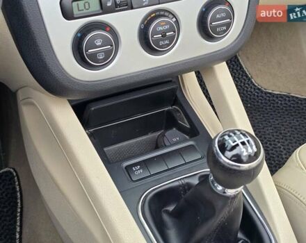 Чорний Фольксваген Еос, об'ємом двигуна 2 л та пробігом 124 тис. км за 6199 $, фото 52 на Automoto.ua