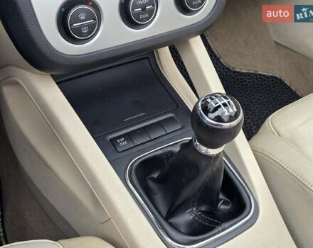 Чорний Фольксваген Еос, об'ємом двигуна 2 л та пробігом 124 тис. км за 6199 $, фото 53 на Automoto.ua