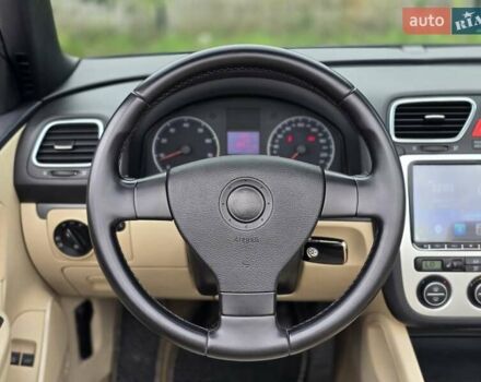 Чорний Фольксваген Еос, об'ємом двигуна 2 л та пробігом 124 тис. км за 6199 $, фото 46 на Automoto.ua