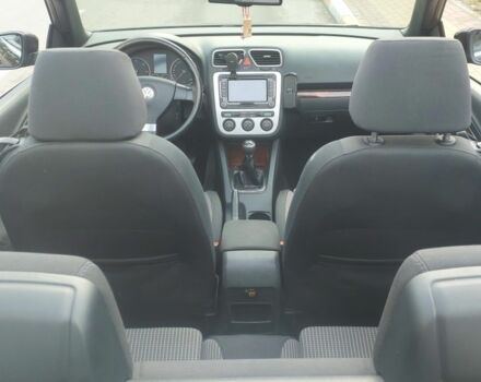 Чорний Фольксваген Еос, об'ємом двигуна 2 л та пробігом 266 тис. км за 7500 $, фото 6 на Automoto.ua