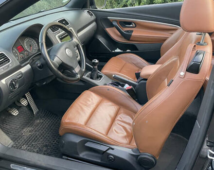 Чорний Фольксваген Еос, об'ємом двигуна 1.39 л та пробігом 209 тис. км за 7500 $, фото 17 на Automoto.ua