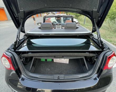 Чорний Фольксваген Еос, об'ємом двигуна 1.39 л та пробігом 209 тис. км за 7500 $, фото 25 на Automoto.ua