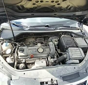 Черный Фольксваген Эос, объемом двигателя 1.4 л и пробегом 265 тыс. км за 8000 $, фото 16 на Automoto.ua