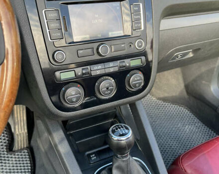 Черный Фольксваген Эос, объемом двигателя 1.4 л и пробегом 260 тыс. км за 7400 $, фото 18 на Automoto.ua