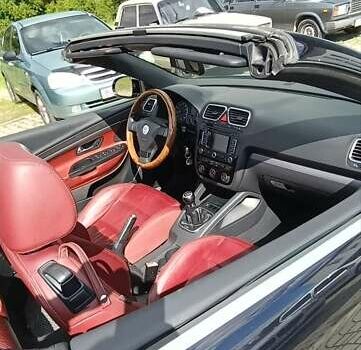 Черный Фольксваген Эос, объемом двигателя 1.4 л и пробегом 265 тыс. км за 8000 $, фото 11 на Automoto.ua