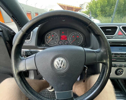 Чорний Фольксваген Еос, об'ємом двигуна 1.39 л та пробігом 209 тис. км за 7500 $, фото 20 на Automoto.ua