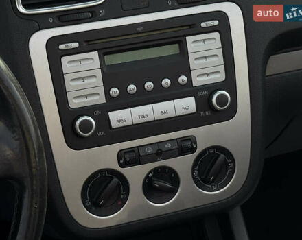 Красный Фольксваген Эос, объемом двигателя 1.98 л и пробегом 97 тыс. км за 9999 $, фото 16 на Automoto.ua