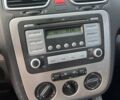 Красный Фольксваген Эос, объемом двигателя 2 л и пробегом 155 тыс. км за 8000 $, фото 4 на Automoto.ua