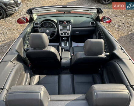 Красный Фольксваген Эос, объемом двигателя 1.98 л и пробегом 97 тыс. км за 9999 $, фото 11 на Automoto.ua