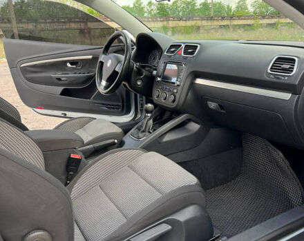 Фольксваген Эос, объемом двигателя 2 л и пробегом 250 тыс. км за 5700 $, фото 5 на Automoto.ua