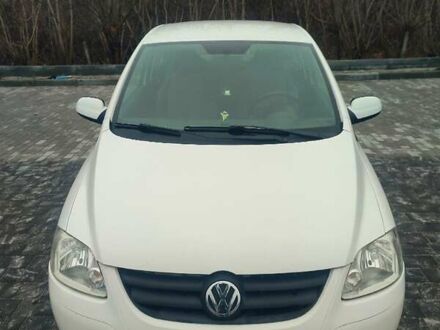 Белый Фольксваген Фокс, объемом двигателя 1.2 л и пробегом 327 тыс. км за 4100 $, фото 1 на Automoto.ua