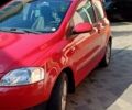 Красный Фольксваген Фокс, объемом двигателя 1.2 л и пробегом 143 тыс. км за 3900 $, фото 1 на Automoto.ua