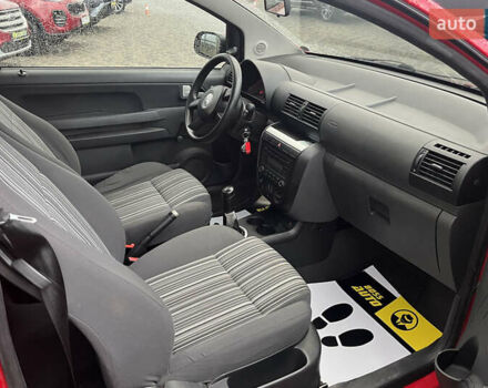 Красный Фольксваген Фокс, объемом двигателя 1.2 л и пробегом 144 тыс. км за 4200 $, фото 8 на Automoto.ua