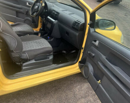 Фольксваген Фокс 2006 в Новоукраинке на Automoto.ua Желтый Фольксваген Фокс, объемом двигателя 1.42 л и пробегом 327 тыс. км за 2400 $, фото 6 на Automoto.ua