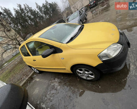 Жовтий Фольксваген Фокс, об'ємом двигуна 1.2 л та пробігом 150 тис. км за 4000 $, фото 3 на Automoto.ua