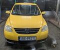 Желтый Фольксваген Фокс, объемом двигателя 1.2 л и пробегом 165 тыс. км за 1735 $, фото 2 на Automoto.ua
