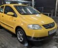 Желтый Фольксваген Фокс, объемом двигателя 1.2 л и пробегом 165 тыс. км за 1735 $, фото 1 на Automoto.ua