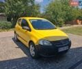 Желтый Фольксваген Фокс, объемом двигателя 1.2 л и пробегом 220 тыс. км за 2350 $, фото 1 на Automoto.ua