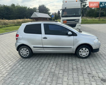 Серый Фольксваген Фокс, объемом двигателя 1.2 л и пробегом 290 тыс. км за 2800 $, фото 1 на Automoto.ua