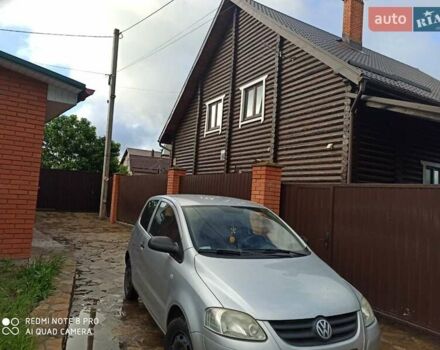 Сірий Фольксваген Фокс, об'ємом двигуна 1.2 л та пробігом 220 тис. км за 3000 $, фото 1 на Automoto.ua