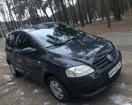 Серый Фольксваген Фокс, объемом двигателя 1.2 л и пробегом 200 тыс. км за 4000 $, фото 1 на Automoto.ua