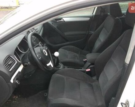 Белый Фольксваген Гольф ГТИ, объемом двигателя 1.4 л и пробегом 210 тыс. км за 5600 $, фото 5 на Automoto.ua